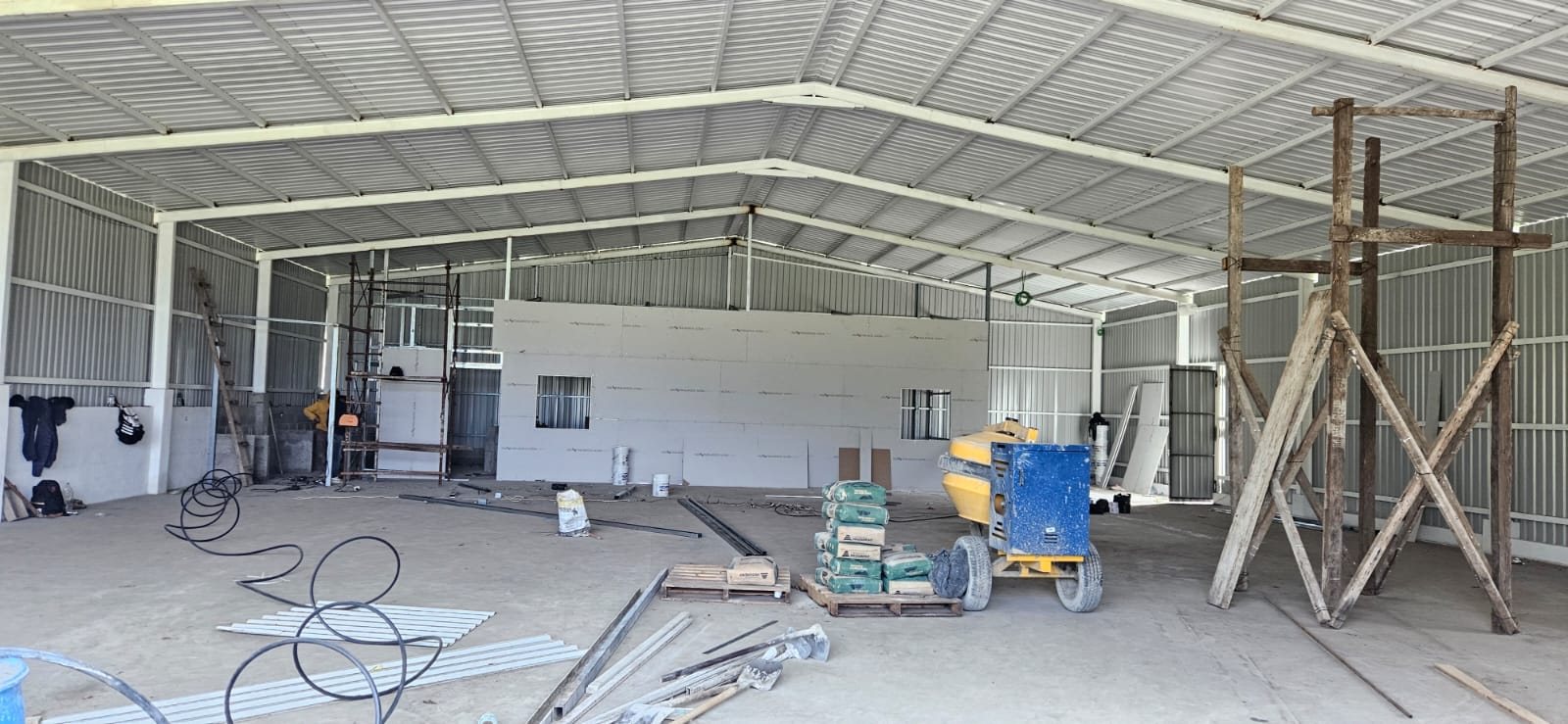 Inside Hangar C1 during construction